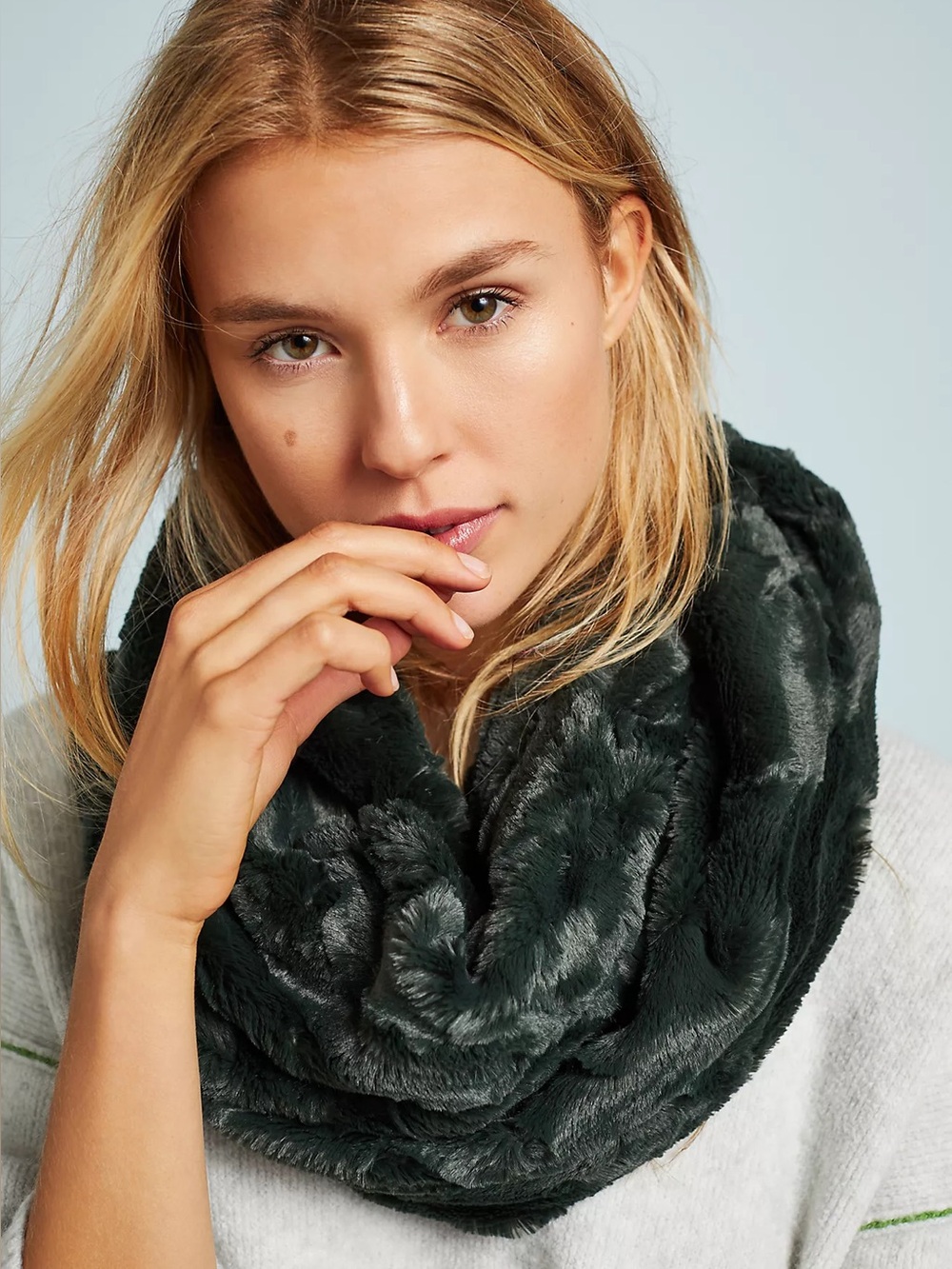 Anthropologie Women Elegant Ultra Soft and Warm Faux Fur Infinity Cowl Scarf